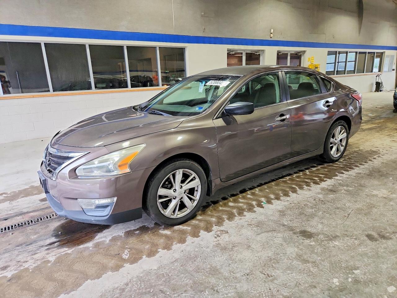 Salvage Nissan Altima Image