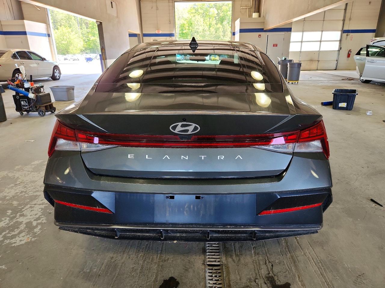 Hyundai ELANTRA Sel