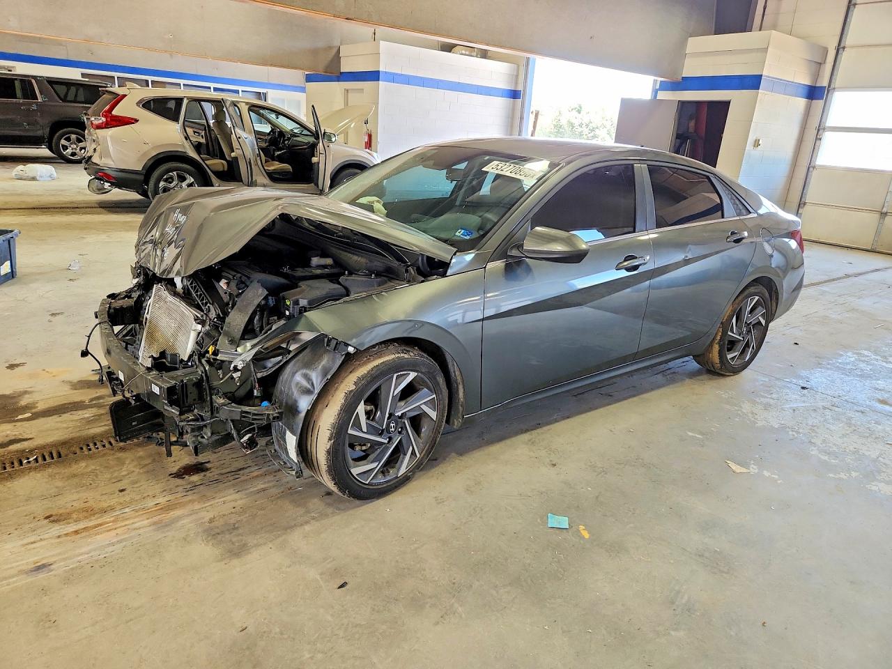 Salvage Hyundai ELANTRA Image
