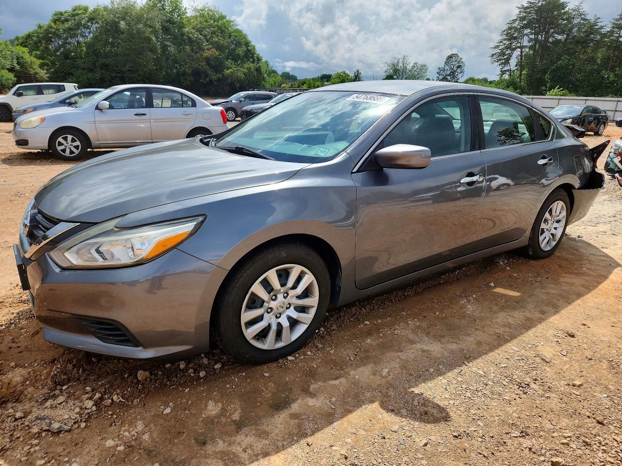 Salvage Nissan Altima Image