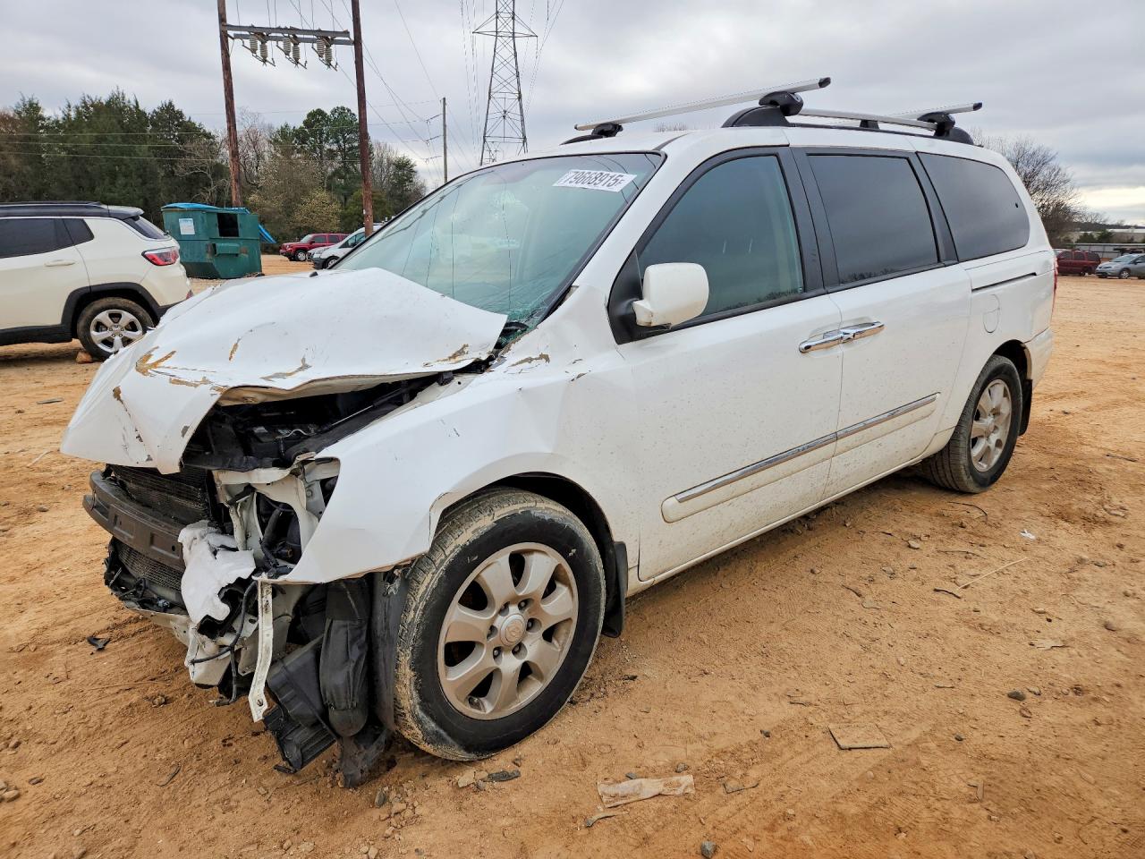 Salvage Hyundai Entourage Image