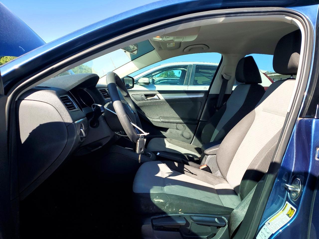 Volkswagen Jetta S