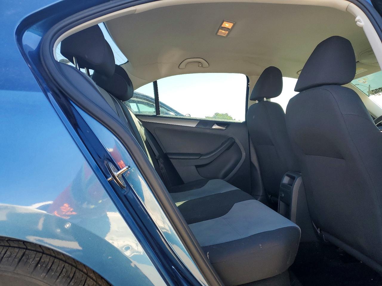 Volkswagen Jetta S