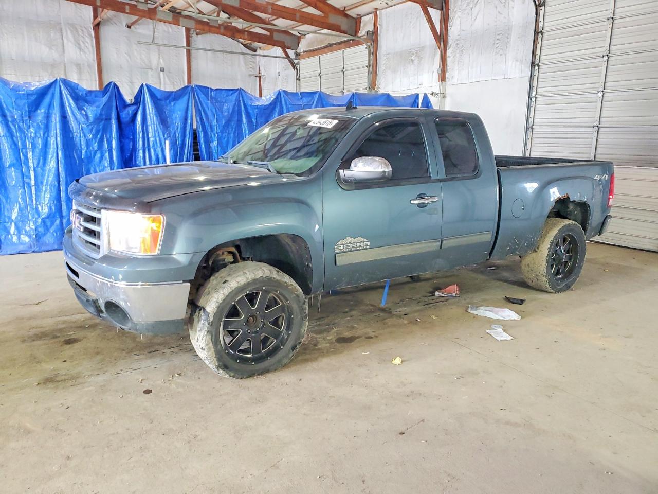Salvage GMC Sierra Image