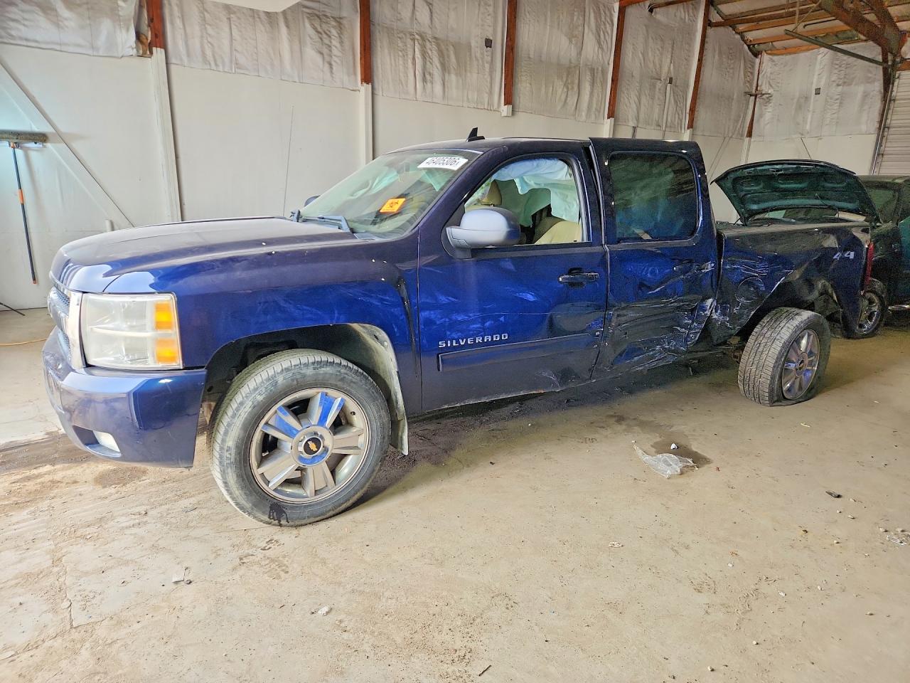Salvage Chevrolet Silverado Image