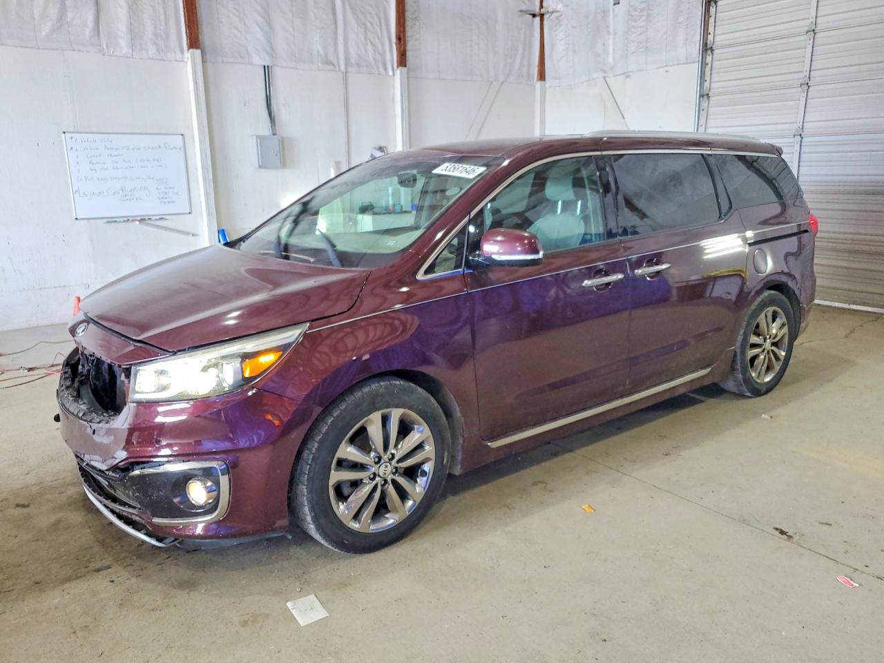 Salvage Kia Sedona Image