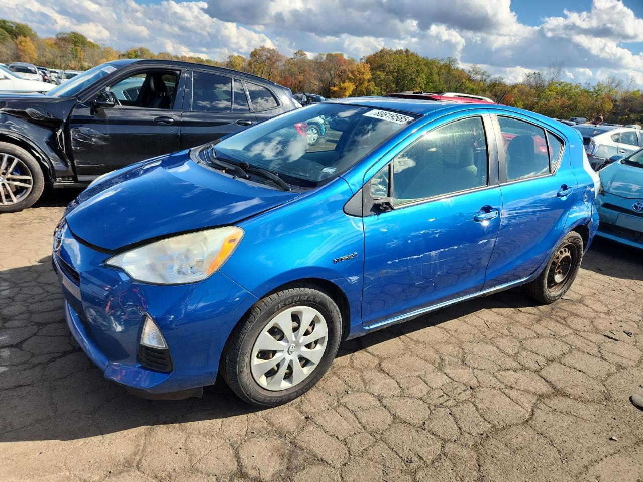 Salvage Toyota Prius c Image