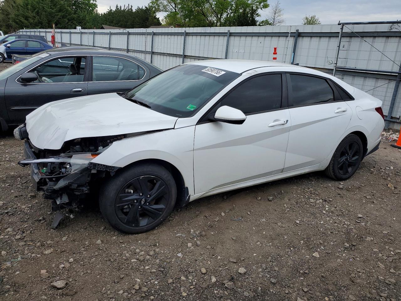 Salvage Hyundai ELANTRA Image