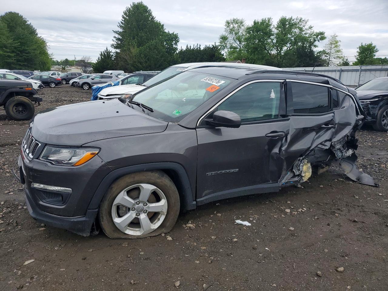 Salvage Jeep Compass Image