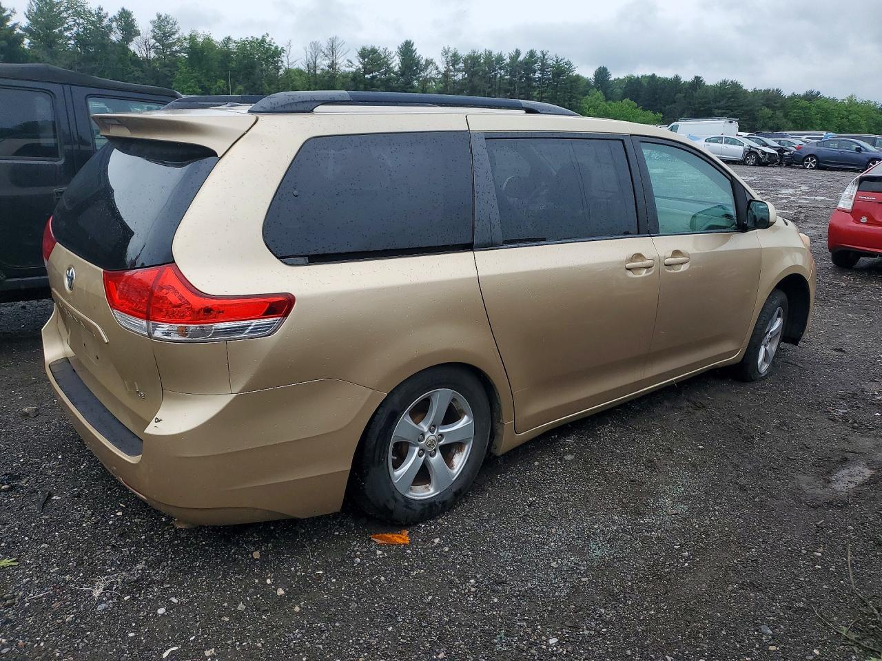 Toyota Sienna Le