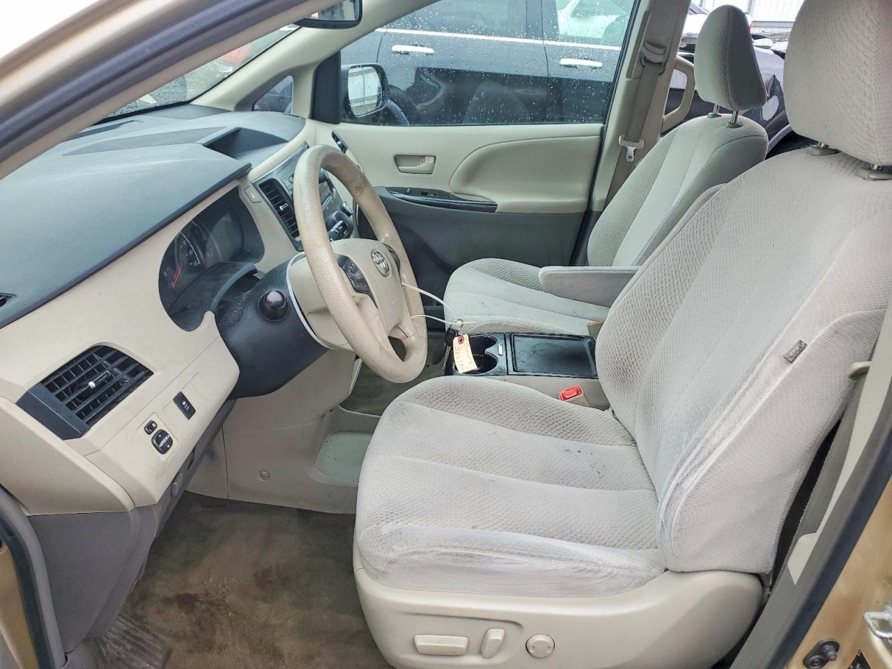 Toyota Sienna Le