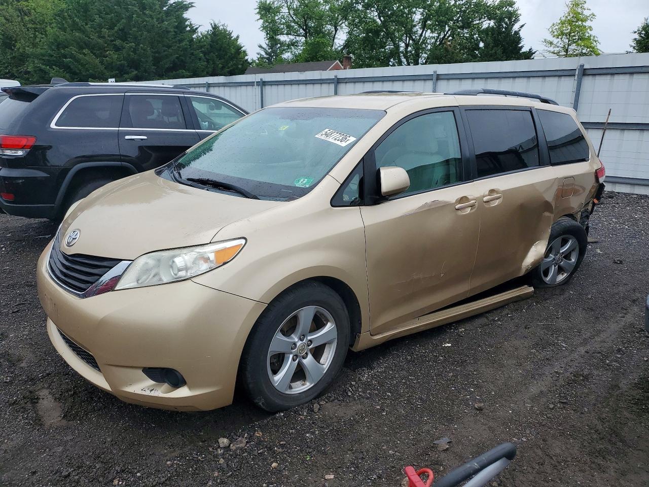 Salvage Toyota Sienna Image