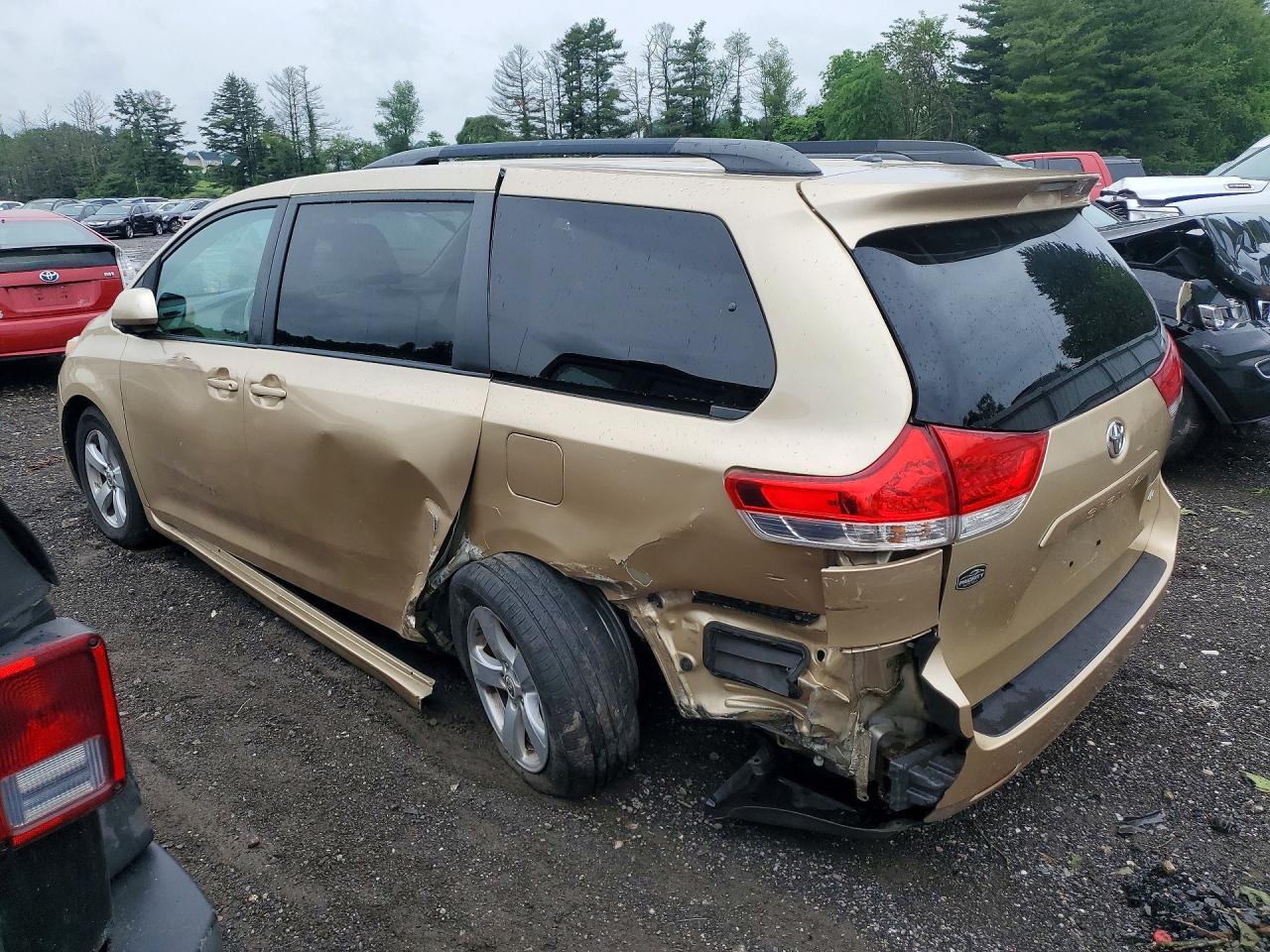 Toyota Sienna Le
