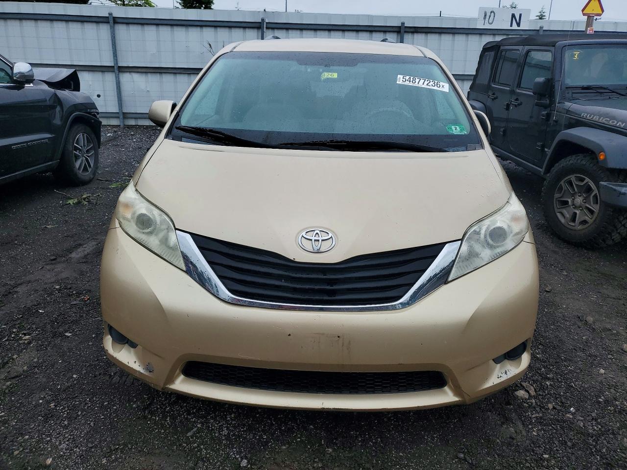 Toyota Sienna Le