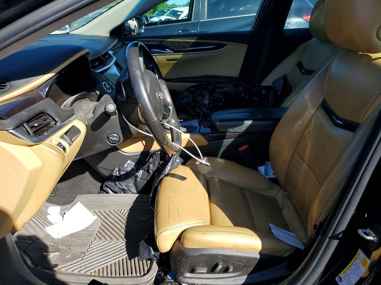 Cadillac XTS Luxury Collection