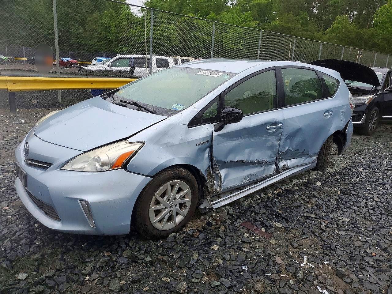 Salvage Toyota Prius Image