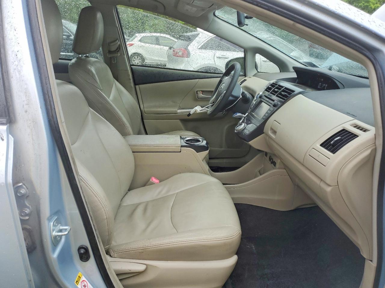 Toyota Prius v Two