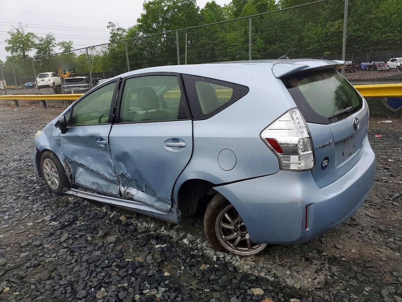 Toyota Prius v Two
