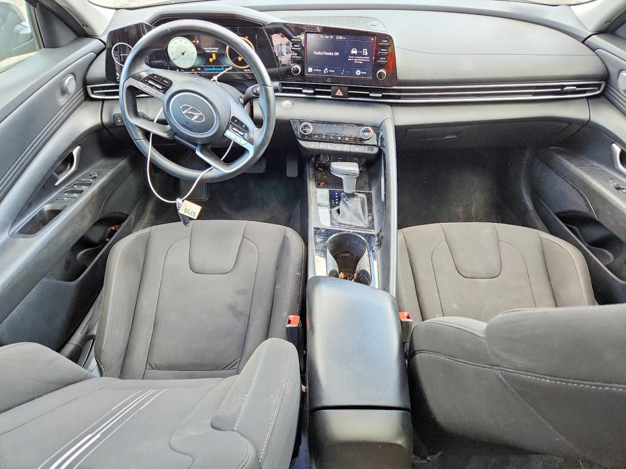 Hyundai ELANTRA Sel