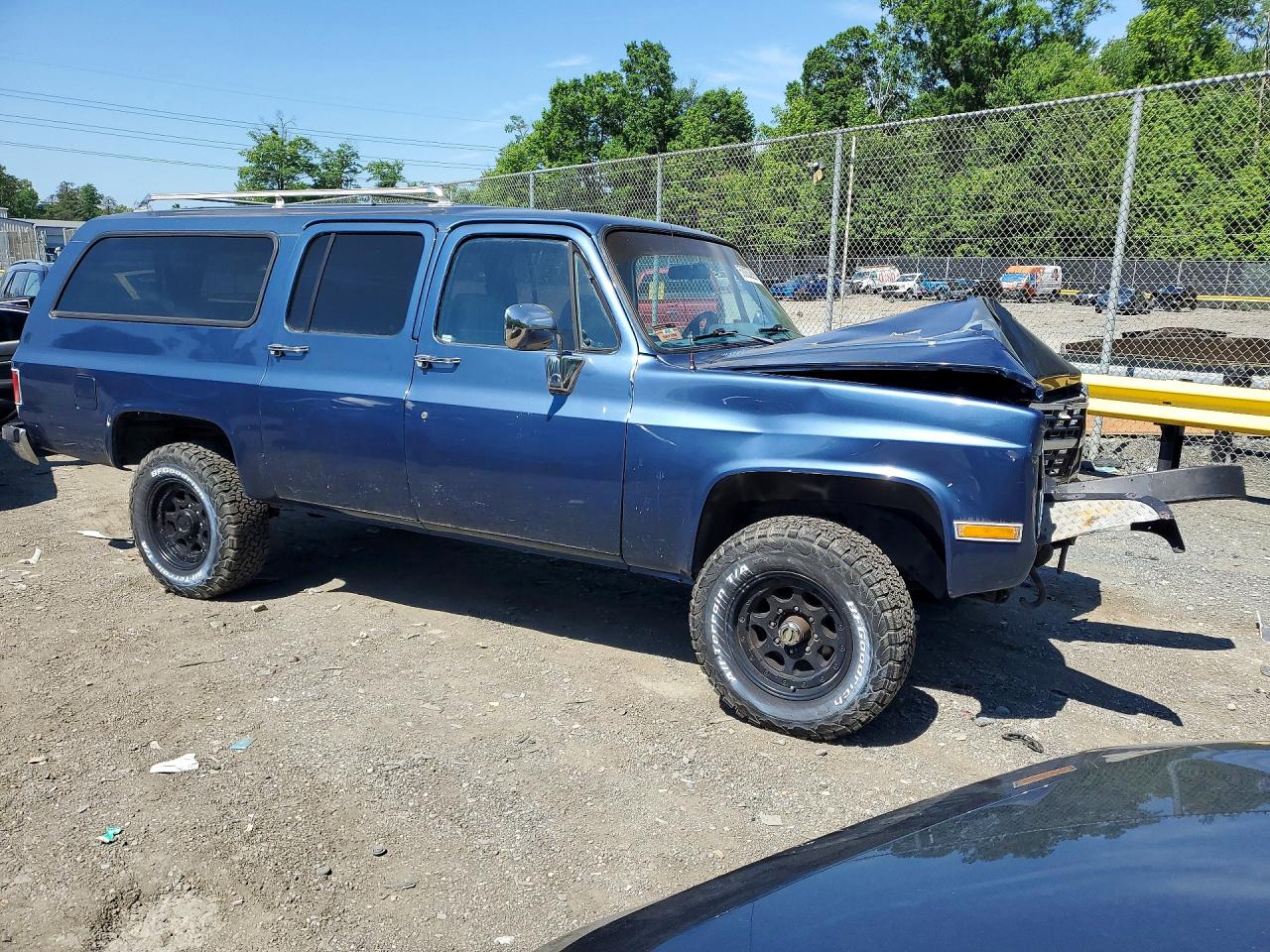 Chevrolet Suburban V2500