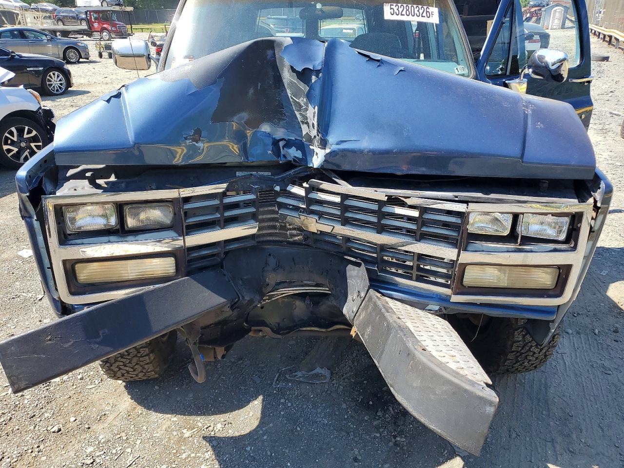 Chevrolet Suburban V2500