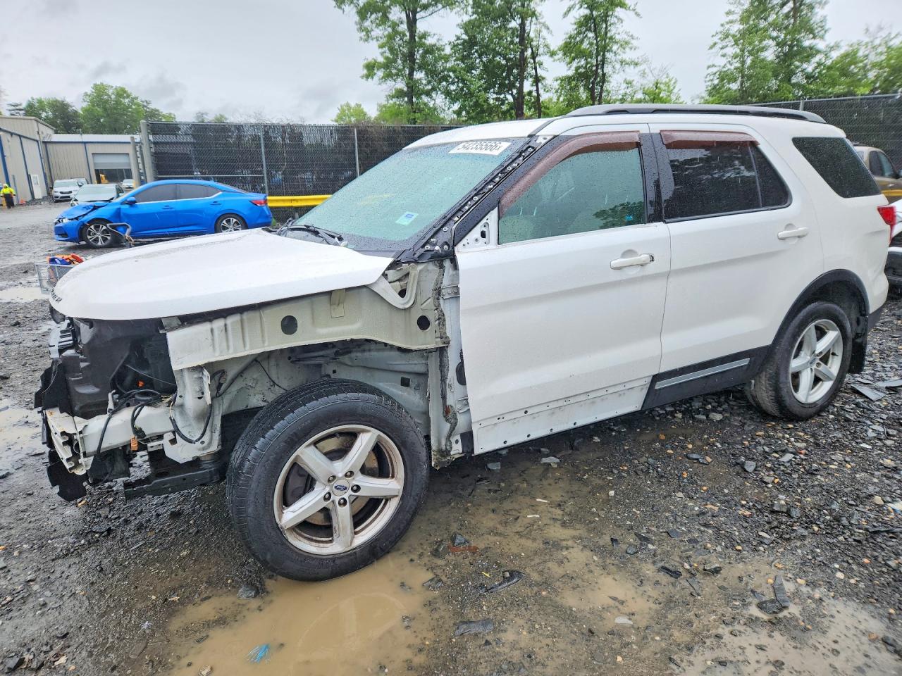 Salvage Ford Explorer Image
