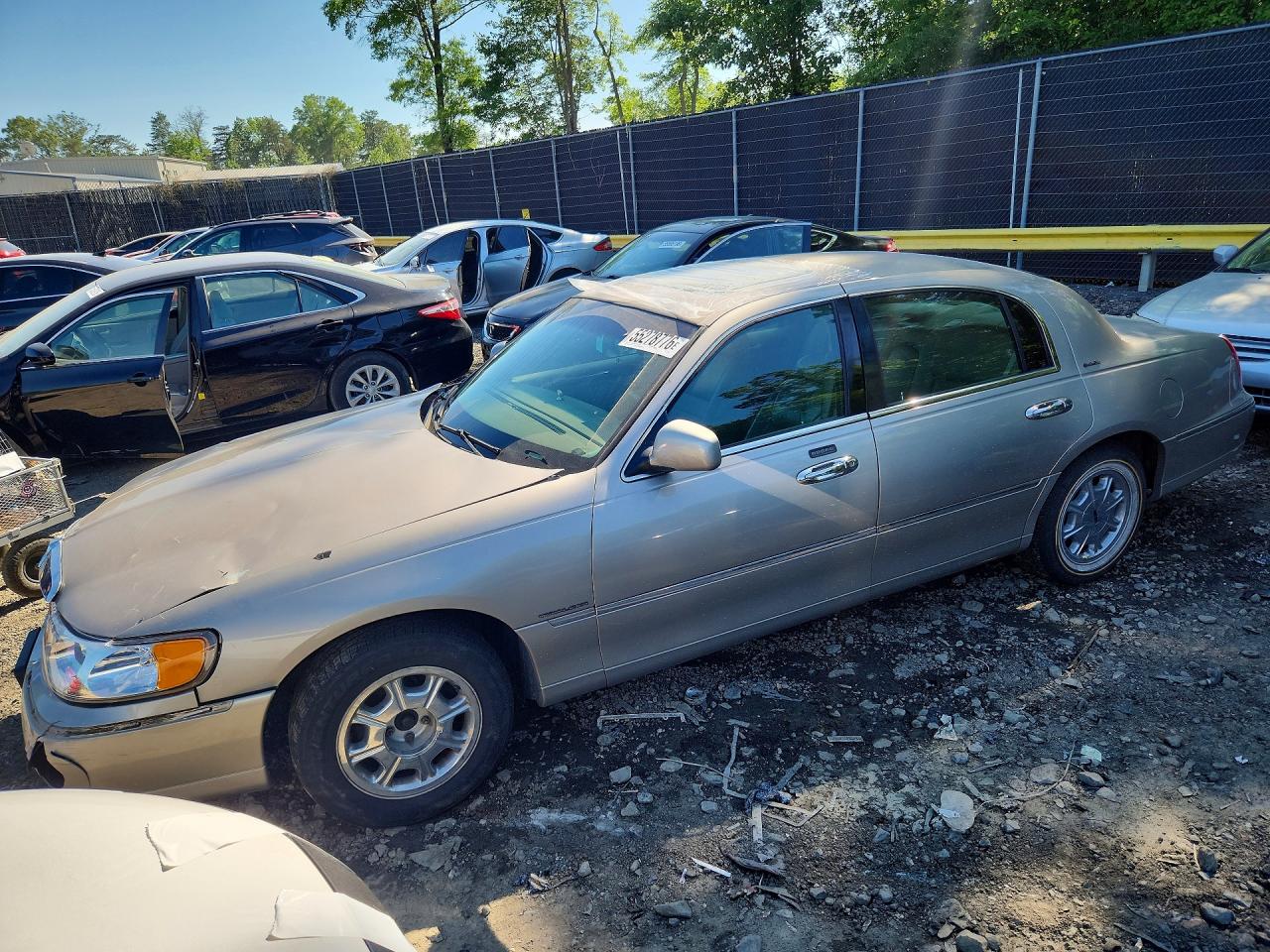 Salvage Lincoln Towncar Image
