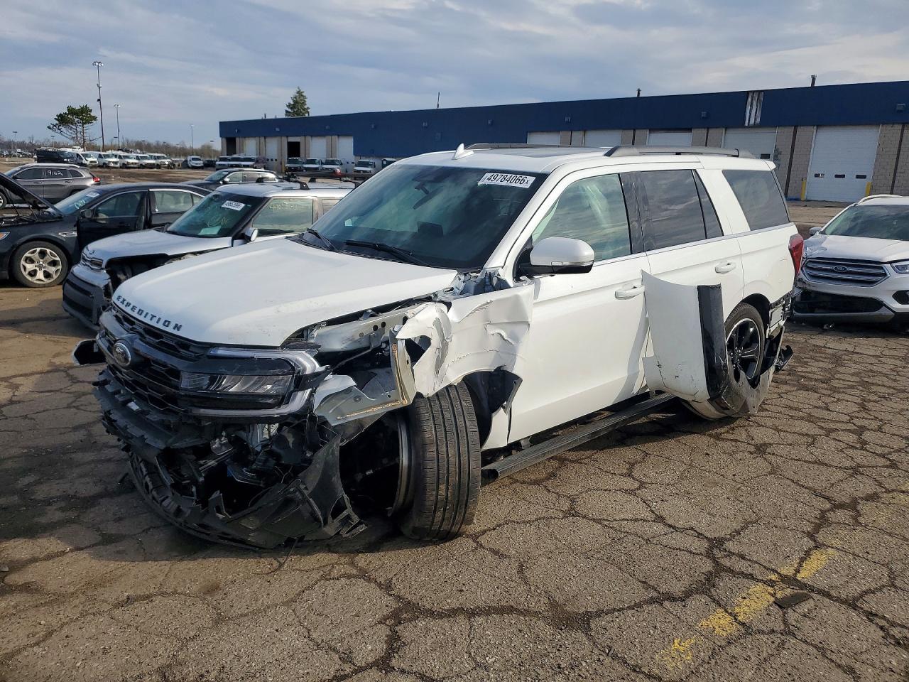 Salvage Ford Expedition Image