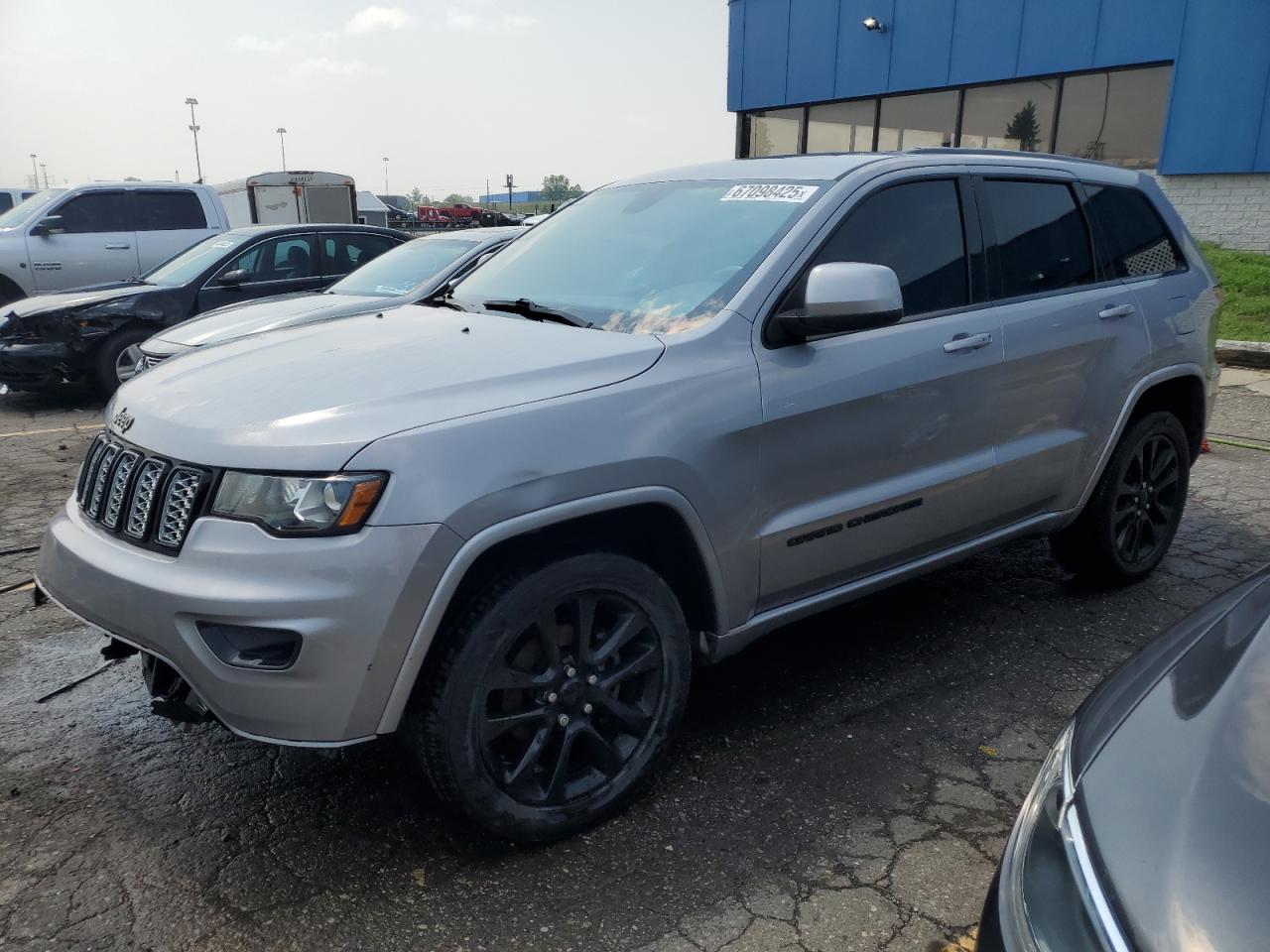 Salvage Jeep Grand Cherokee Image