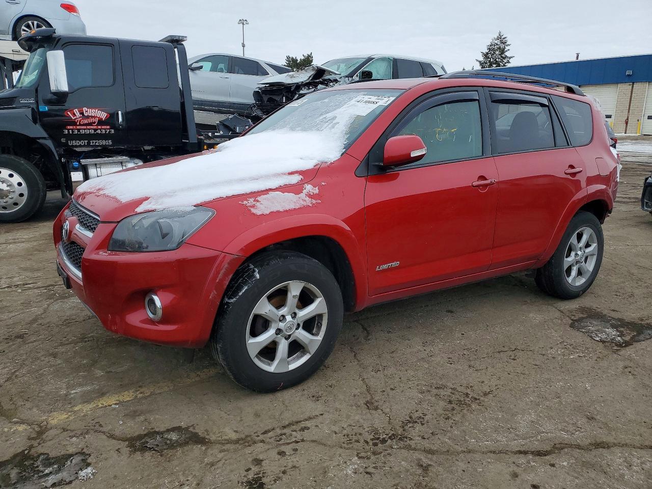 Salvage Toyota RAV4 Image