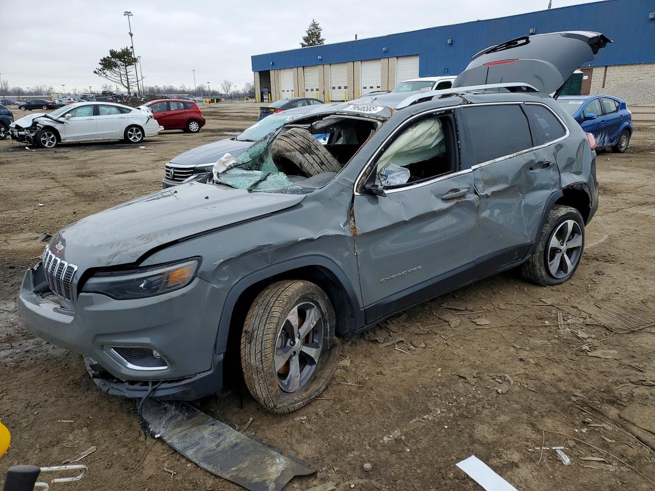 Salvage Jeep Cherokee Image