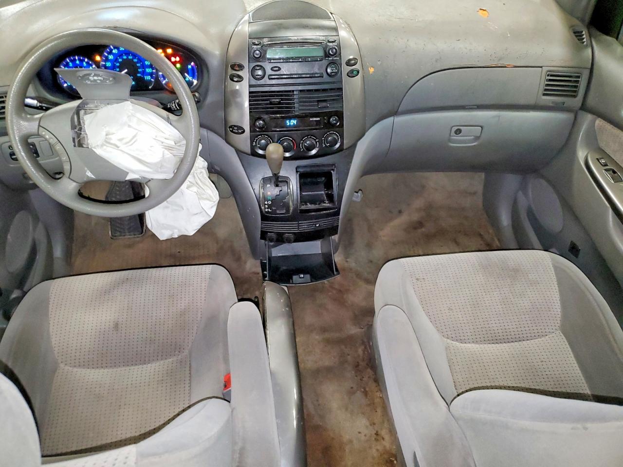 Toyota Sienna Le 8-passenger