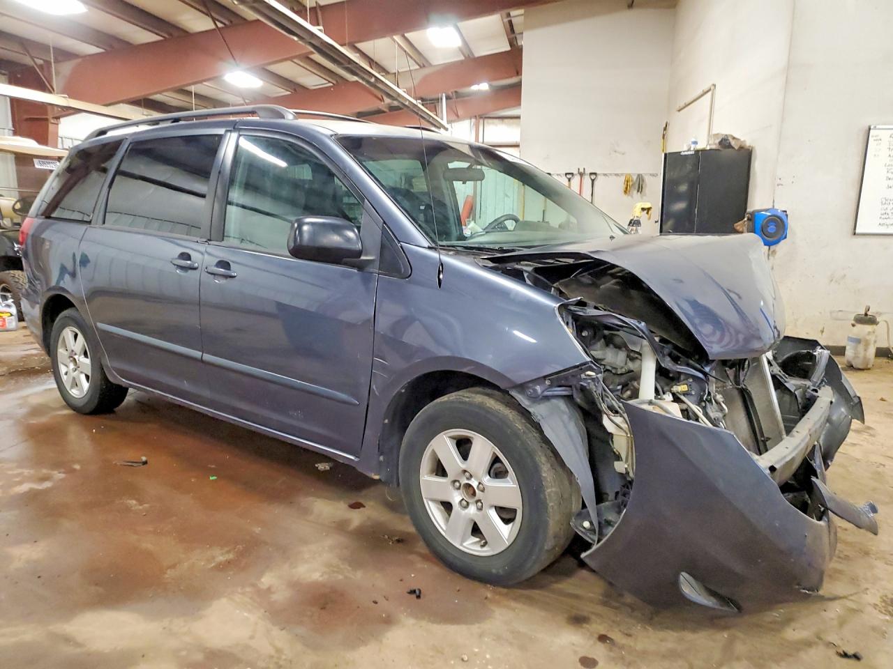 Toyota Sienna Le 8-passenger