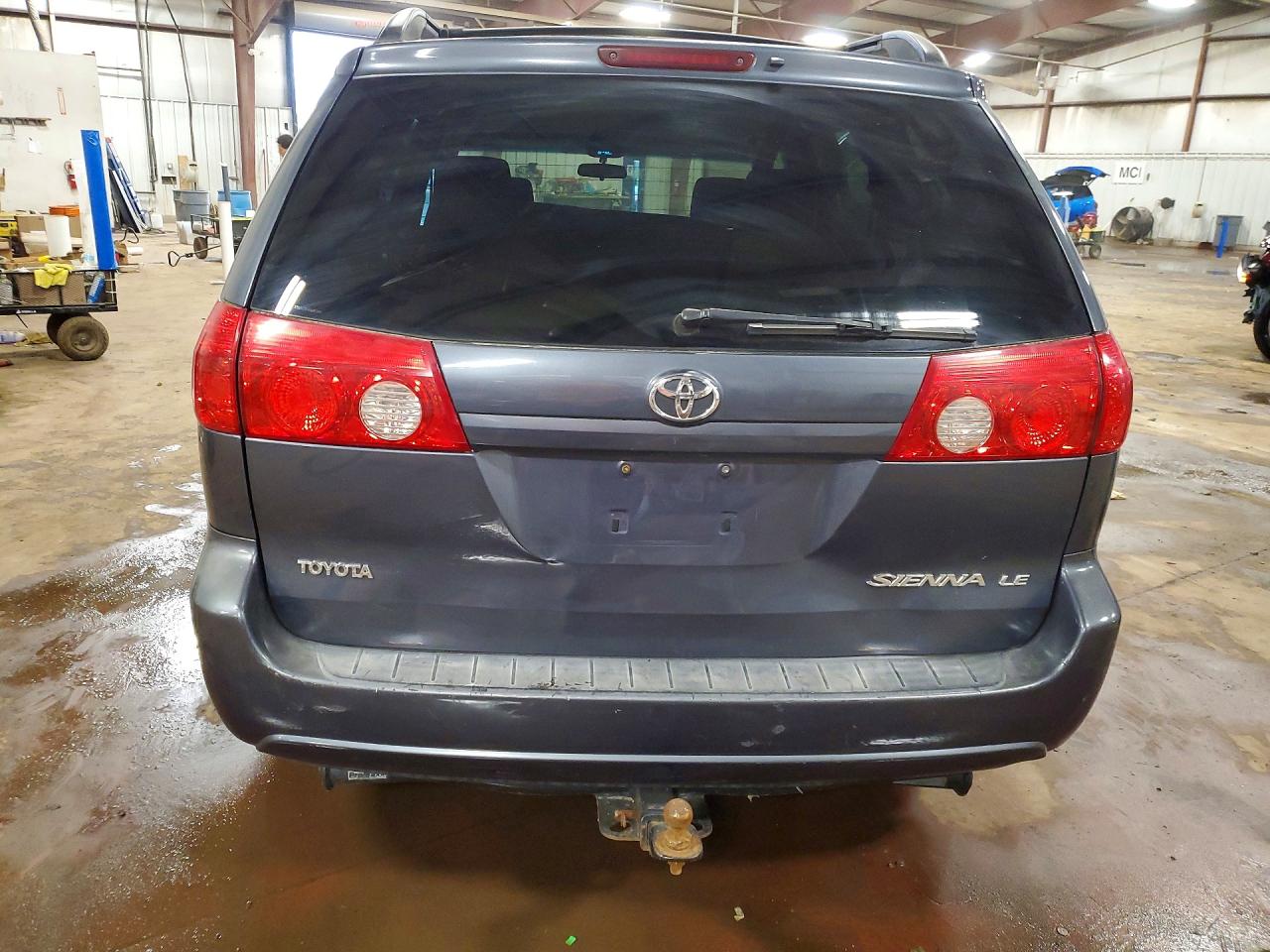 Toyota Sienna Le 8-passenger