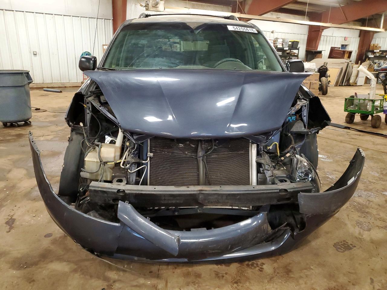 Toyota Sienna Le 8-passenger