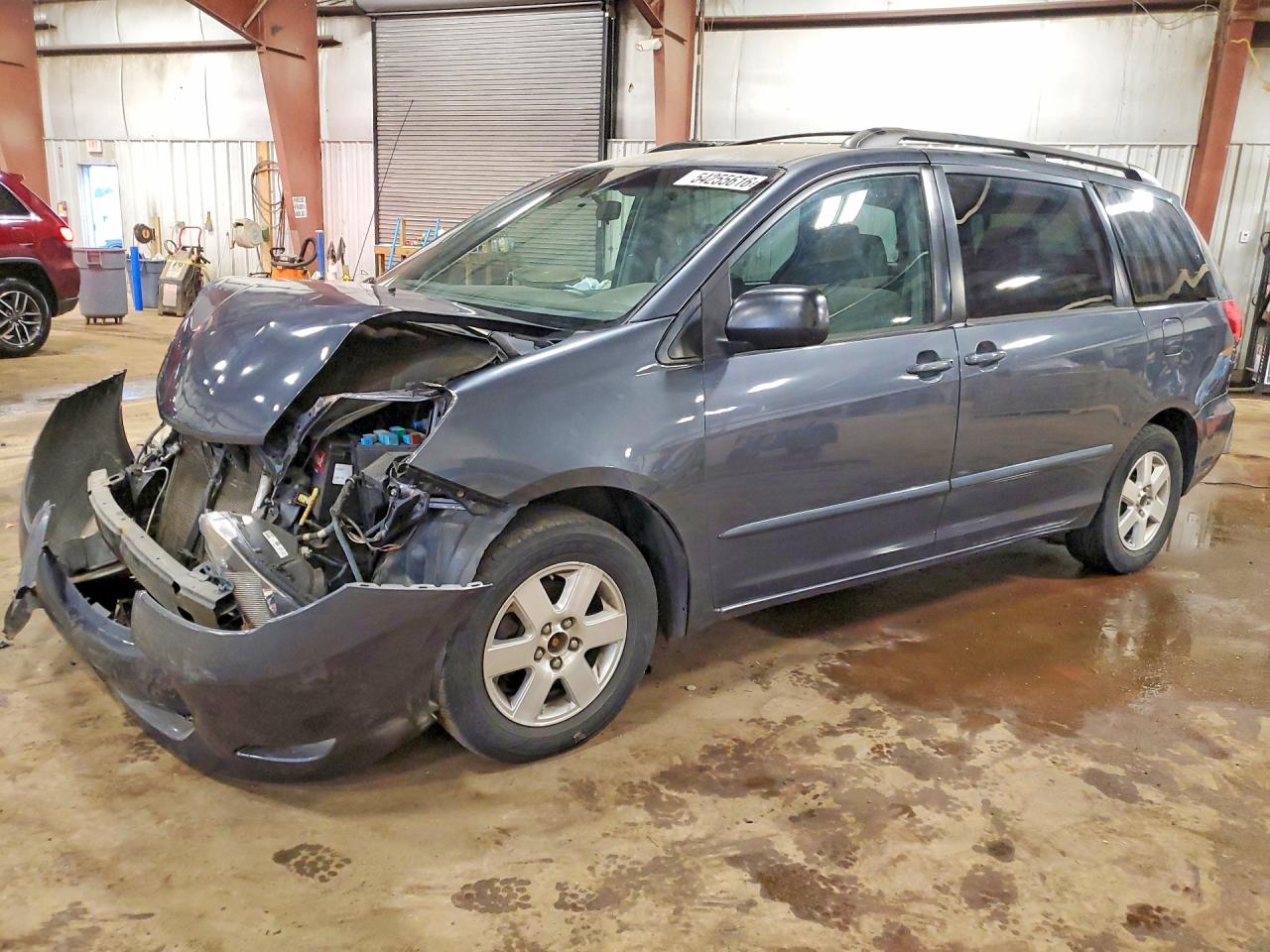 Salvage Toyota Sienna Image
