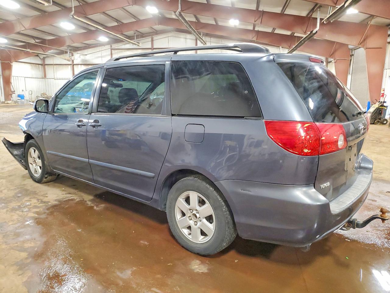 Toyota Sienna Le 8-passenger