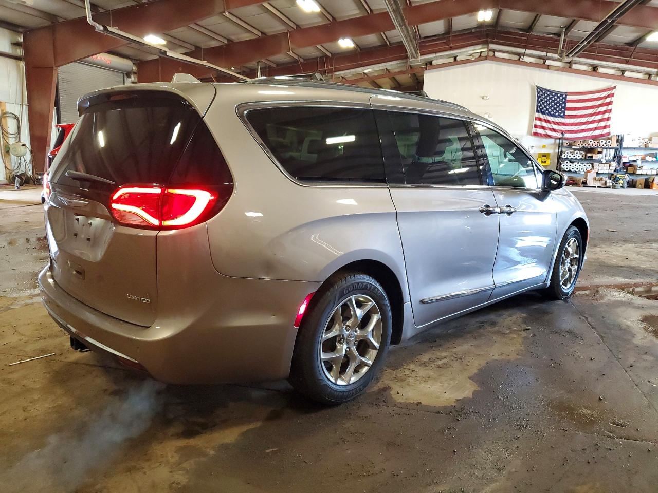 Chrysler Pacifica Limited