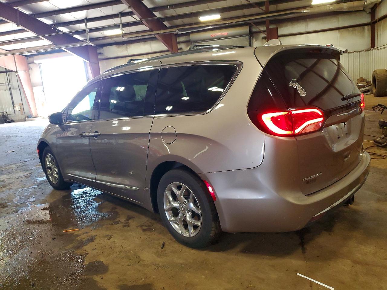 Chrysler Pacifica Limited