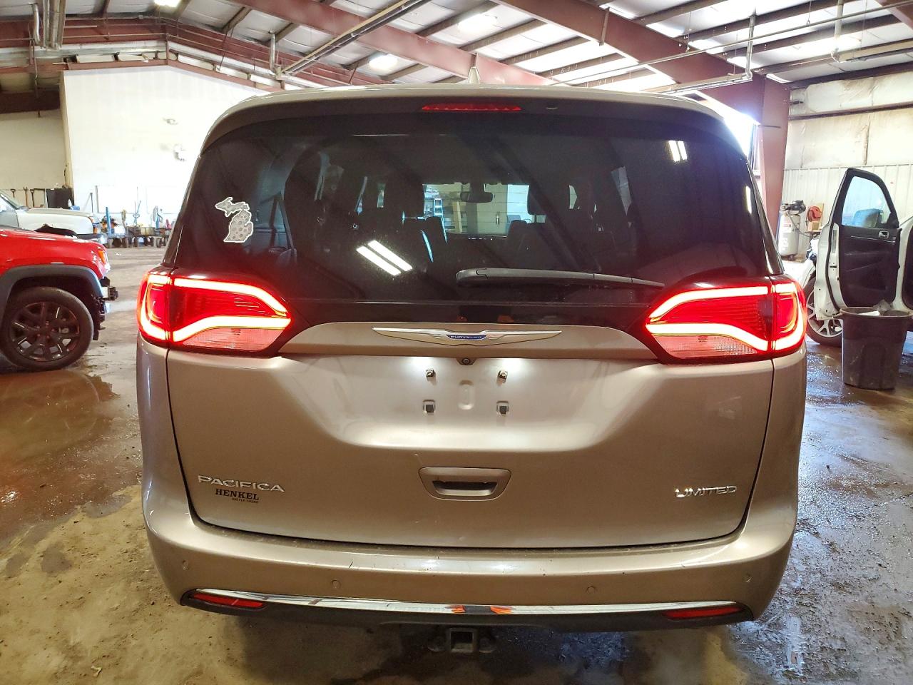 Chrysler Pacifica Limited