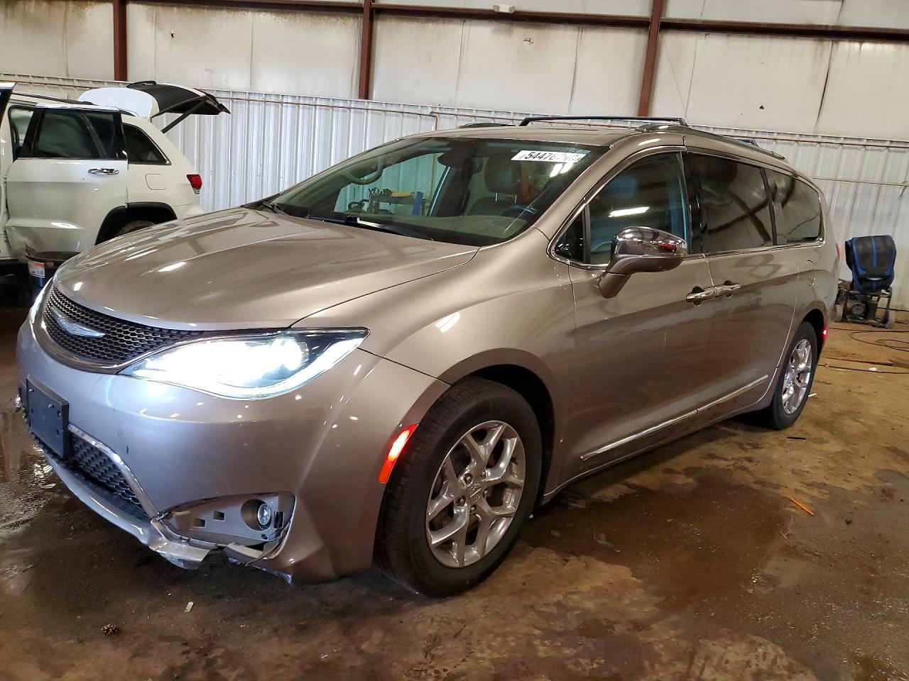 Salvage Chrysler Pacifica Image