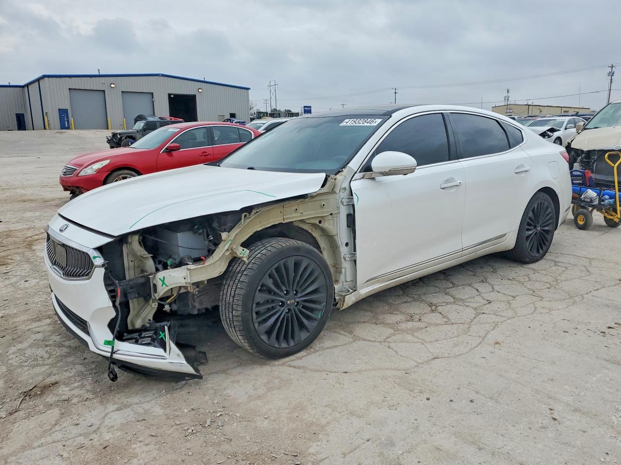Salvage Kia Cadenza Image