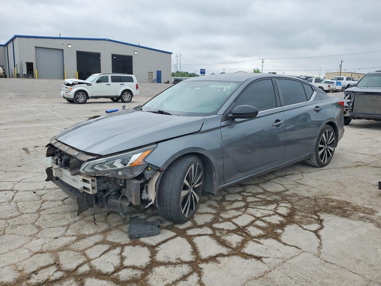 Salvage Nissan Altima Image