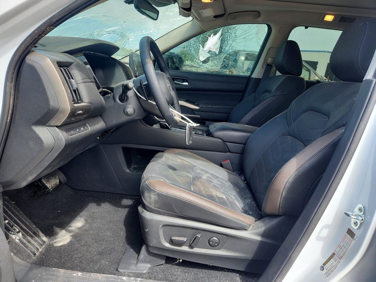 Nissan Pathfinder Platinum