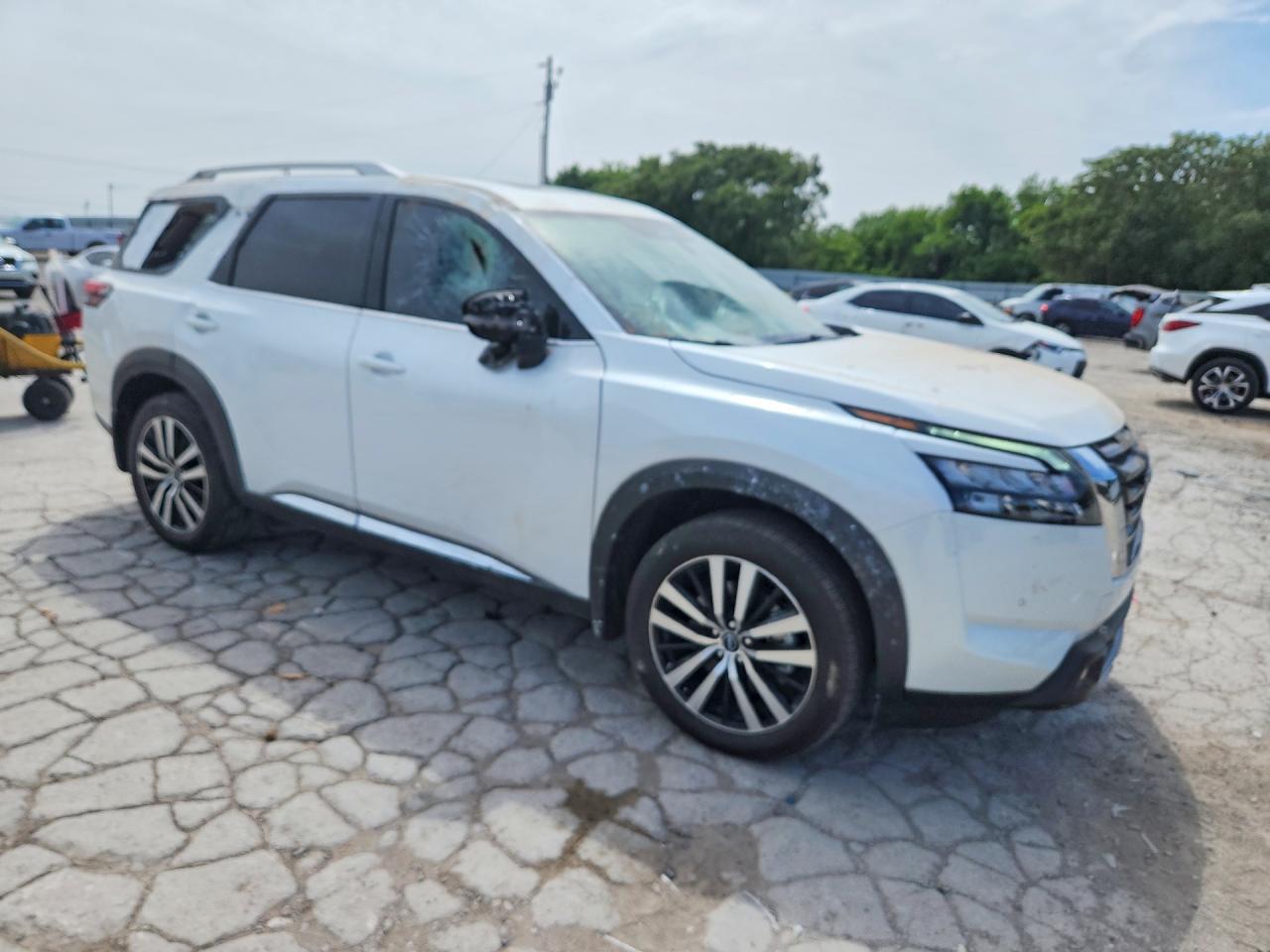 Nissan Pathfinder Platinum