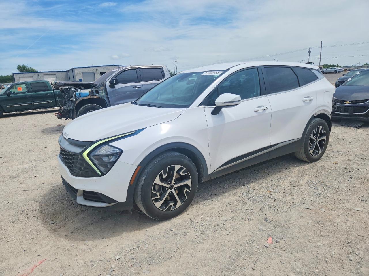 Salvage Kia Sportage Image