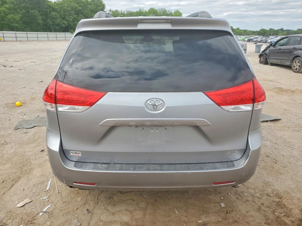 Toyota Sienna Xle 8-passenger