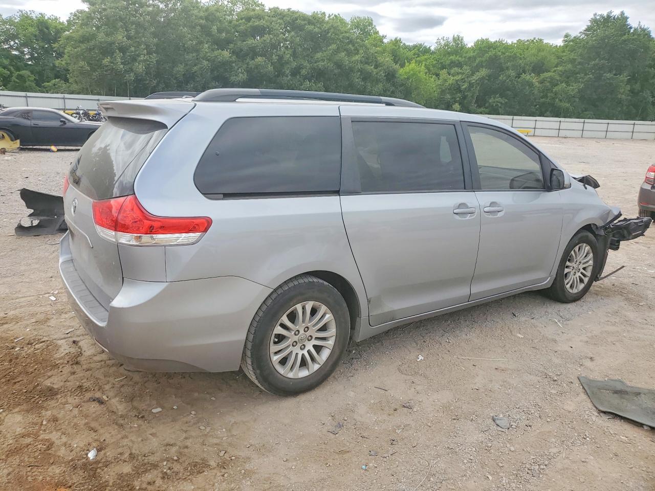 Toyota Sienna Xle 8-passenger