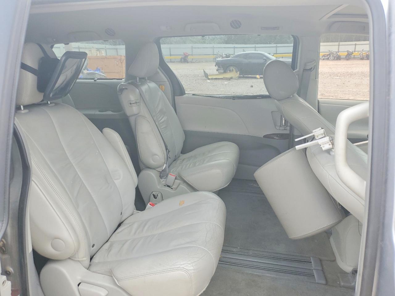 Toyota Sienna Xle 8-passenger
