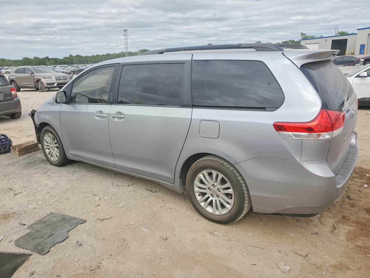 Toyota Sienna Xle 8-passenger